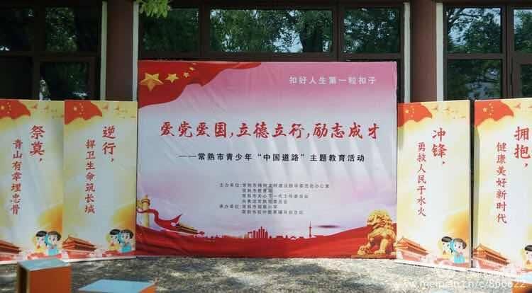 Valentino的经典铆钉包都有哪些颜色的？